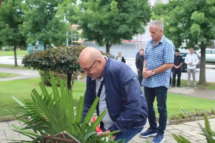 Polaganjem vijenaca i paljenjem svijeća u Pleternici odana počast poginulim braniteljima
