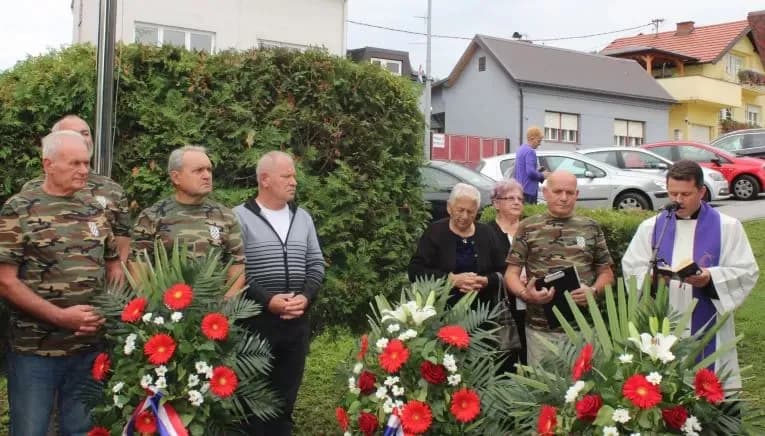 Polaganjem vijenaca i paljenjem svijeća u Pleternici odana počast poginulim braniteljima