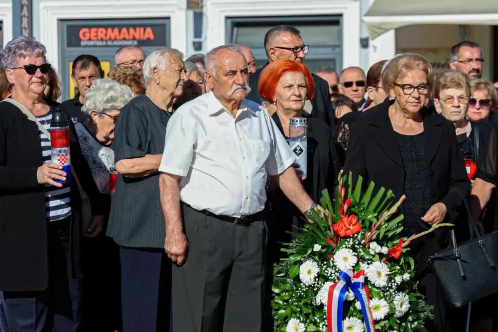 Povodom Dana pobjede i domovinske zahvalnosti te Dana hrvatskih branitelja odana počast svim poginulim, nestalim i umrlim hrvatskim braniteljima