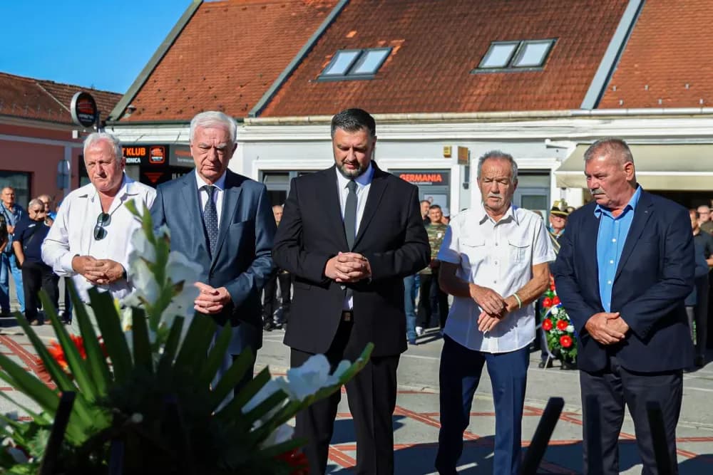 Povodom Dana pobjede i domovinske zahvalnosti te Dana hrvatskih branitelja odana počast svim poginulim, nestalim i umrlim hrvatskim braniteljima