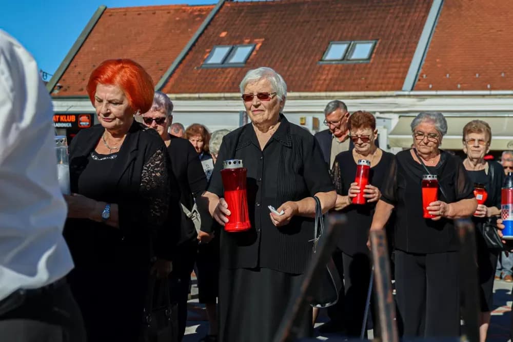Povodom Dana pobjede i domovinske zahvalnosti te Dana hrvatskih branitelja odana počast svim poginulim, nestalim i umrlim hrvatskim braniteljima