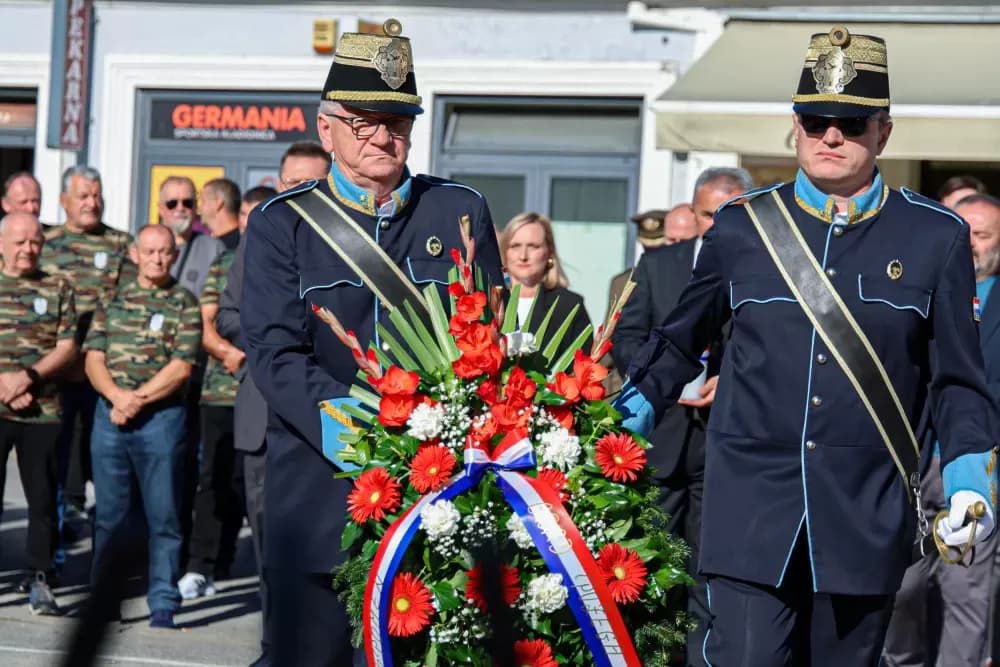 Povodom Dana pobjede i domovinske zahvalnosti te Dana hrvatskih branitelja odana počast svim poginulim, nestalim i umrlim hrvatskim braniteljima