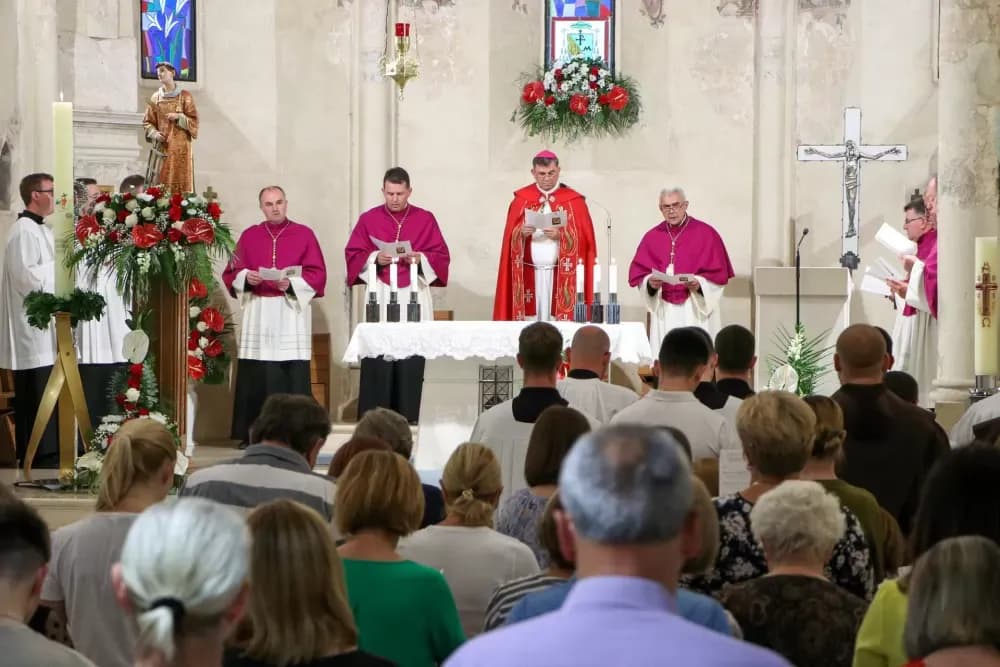 Molitveno bdijenje u požeškoj crkvi sv. Lovre u predvečerje svečeva blagdana