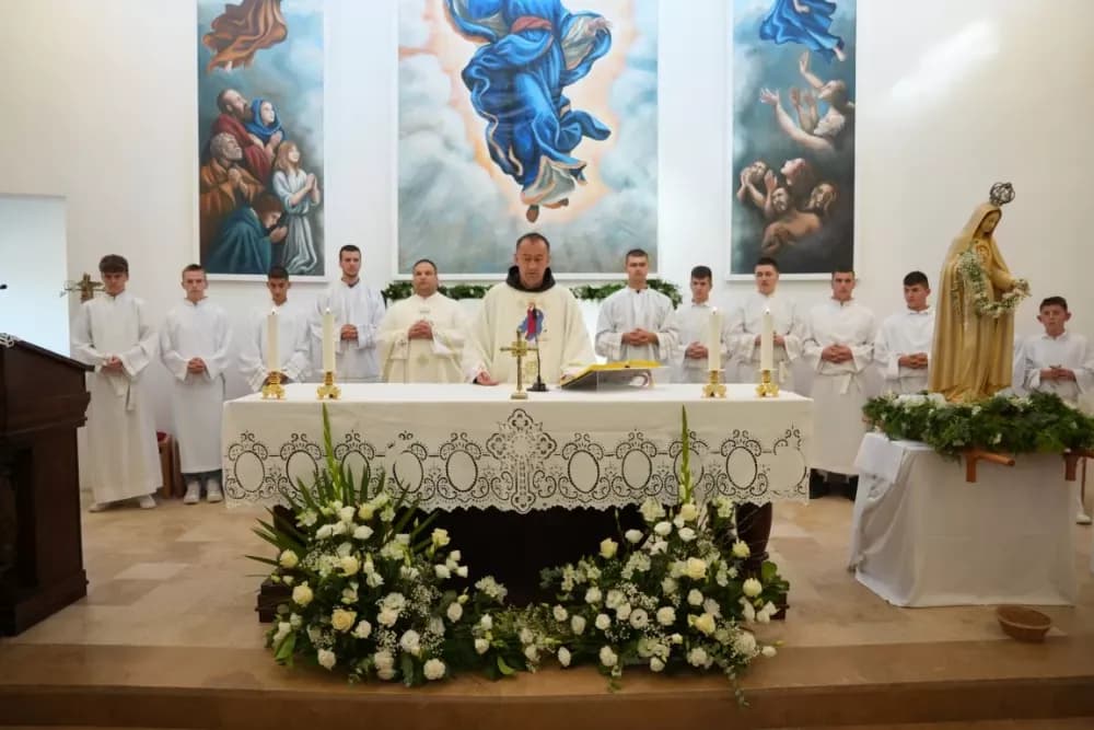 Veliki broj vjernika u Eminovcima proslavio blagdan Velike Gospe