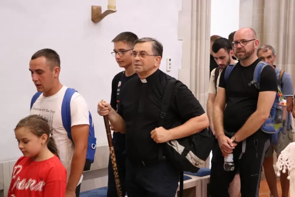 /FOTOGALERIJA/ Hodočasnički hod više od 500 pješaka prema Biskupijskom marijanskom svetištu Voćin