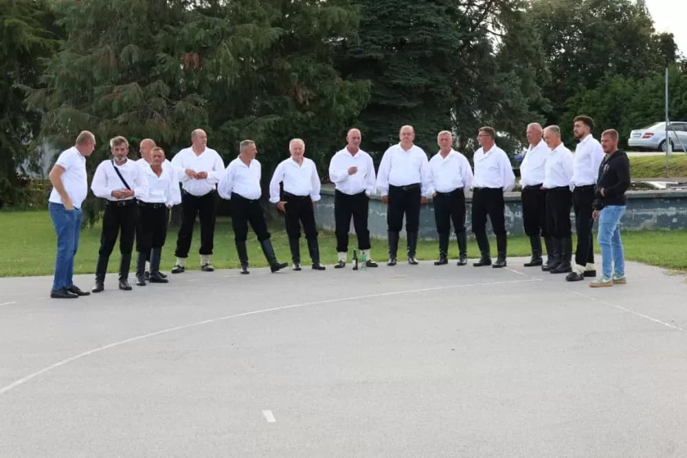Nizale su se pjesme i napjevi, plesalo se i igralo na 29. Bekteškim susretima