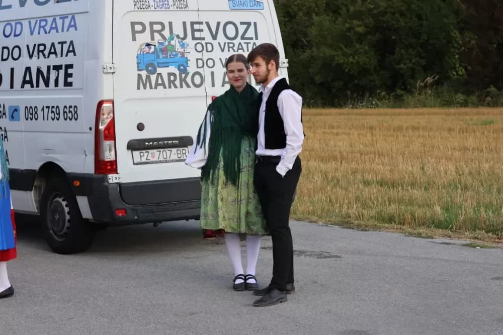 Nizale su se pjesme i napjevi, plesalo se i igralo na 29. Bekteškim susretima