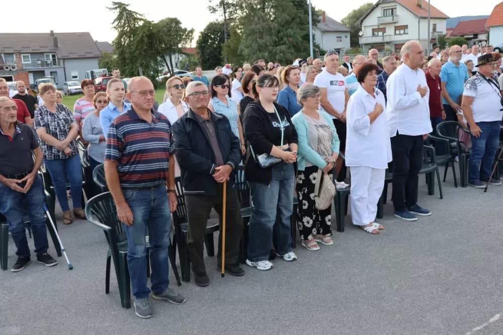 Nizale su se pjesme i napjevi, plesalo se i igralo na 29. Bekteškim susretima