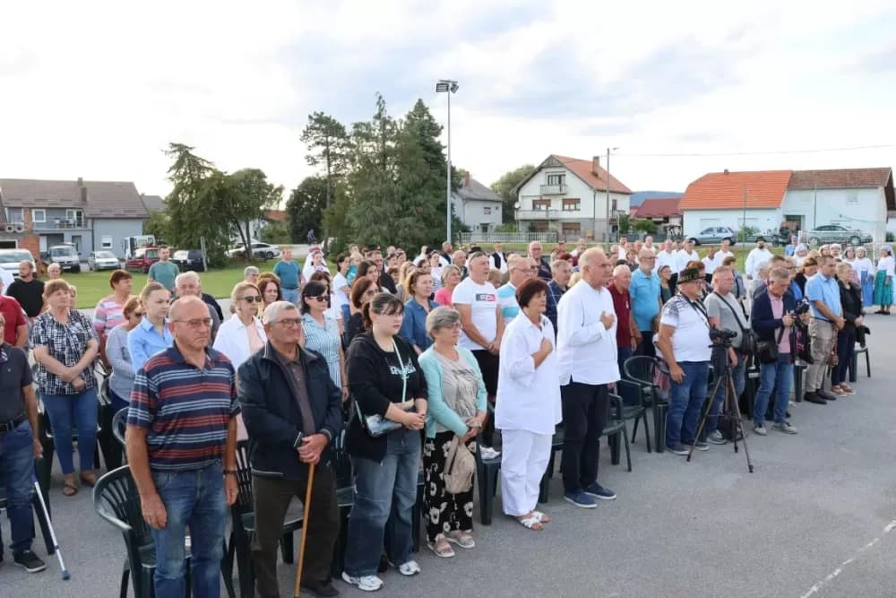 Nizale su se pjesme i napjevi, plesalo se i igralo na 29. Bekteškim susretima
