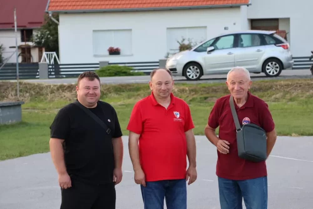 Nizale su se pjesme i napjevi, plesalo se i igralo na 29. Bekteškim susretima