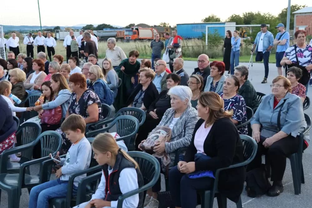 Nizale su se pjesme i napjevi, plesalo se i igralo na 29. Bekteškim susretima