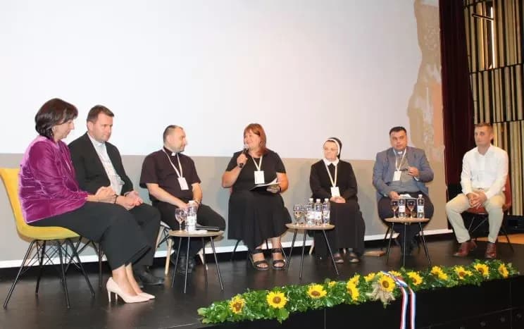 Znanstveni kolokvij o 70 godina štovanja Gospe od suza i 20 godina svetišta
