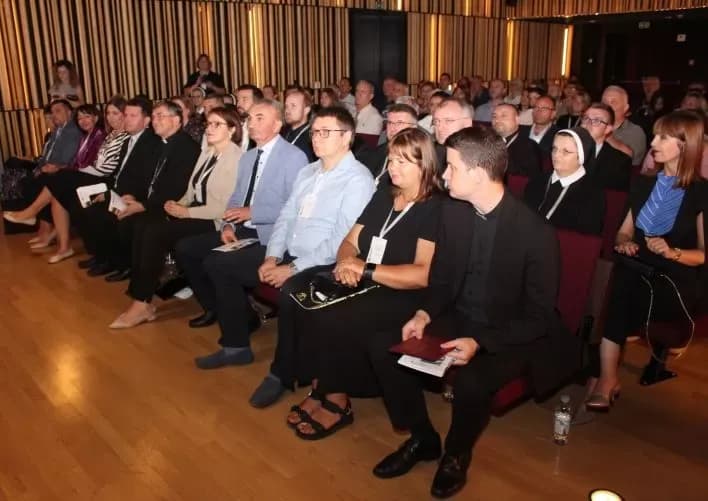 Znanstveni kolokvij o 70 godina štovanja Gospe od suza i 20 godina svetišta