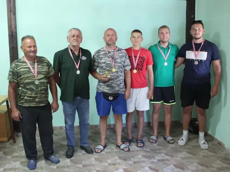 Na jezeru u Zarilcu pobjednici Petar Aračić i Marko Kladarić /FOTOGALERIJA/