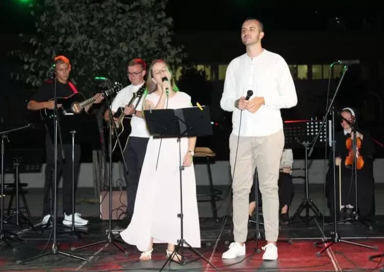 Na Trgu bećarca poslije svete mise održan koncert duhovne glazbe