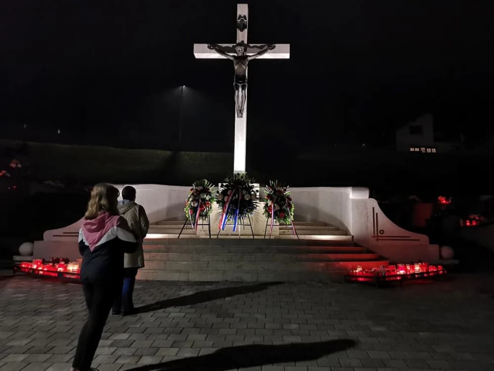SVI SVETI: Pogledajte fotogaleriju s požeških groblja