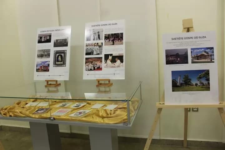 U pleterničkoj Knjižnici postavljena izložba posvećena Devetnici Gospe od Suza