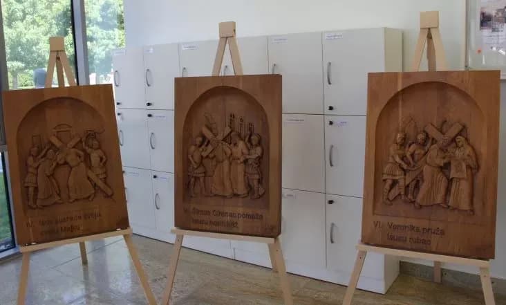 U pleterničkoj Knjižnici postavljena izložba posvećena Devetnici Gospe od Suza