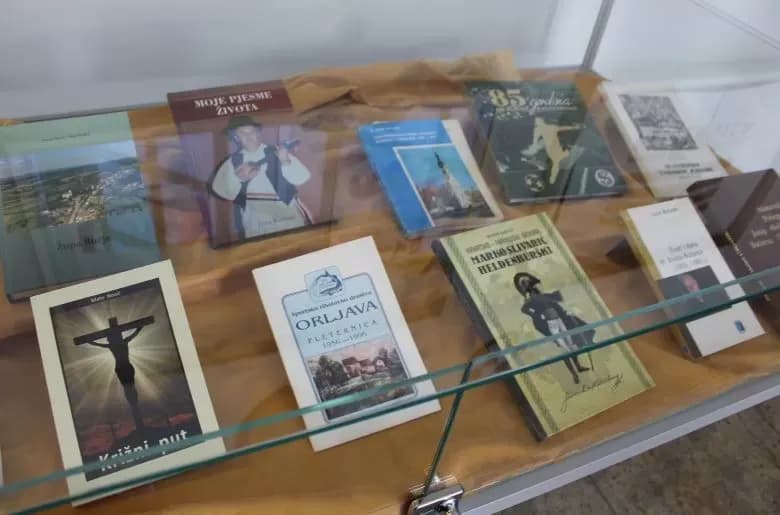 U pleterničkoj Knjižnici postavljena izložba posvećena Devetnici Gospe od Suza