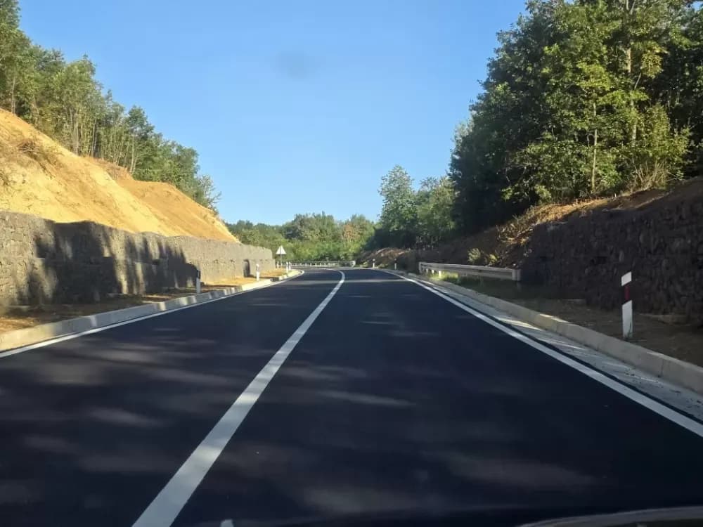 /FOTOGALERIJA/ Nećete prepoznati prometnicu prema autoputu koja se uskoro otvara: Gotovi su radovi na rekonstrukciji ceste Baćindol - Rešetari!