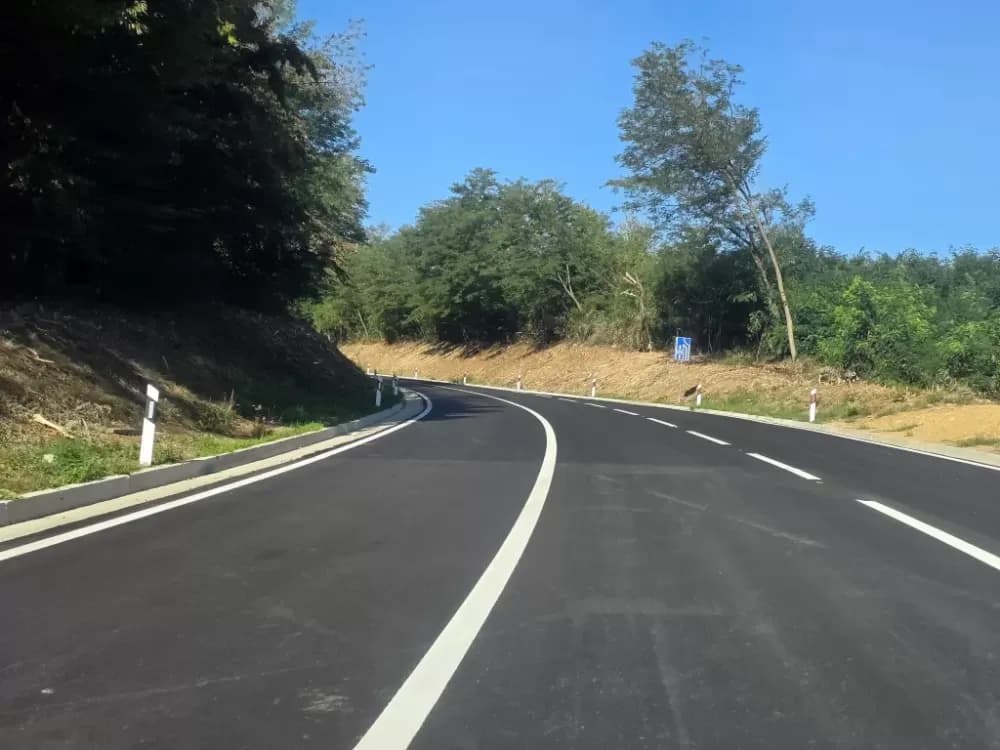 /FOTOGALERIJA/ Nećete prepoznati prometnicu prema autoputu koja se uskoro otvara: Gotovi su radovi na rekonstrukciji ceste Baćindol - Rešetari!