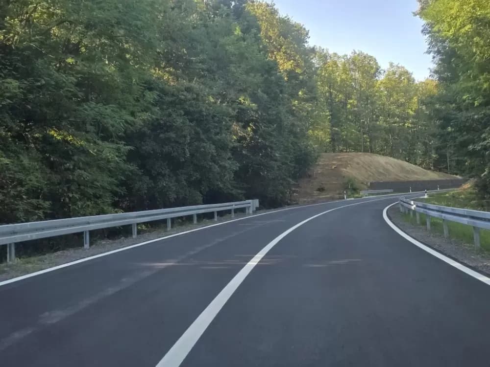 /FOTOGALERIJA/ Nećete prepoznati prometnicu prema autoputu koja se uskoro otvara: Gotovi su radovi na rekonstrukciji ceste Baćindol - Rešetari!