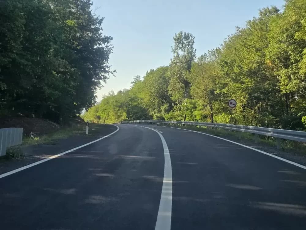 /FOTOGALERIJA/ Nećete prepoznati prometnicu prema autoputu koja se uskoro otvara: Gotovi su radovi na rekonstrukciji ceste Baćindol - Rešetari!