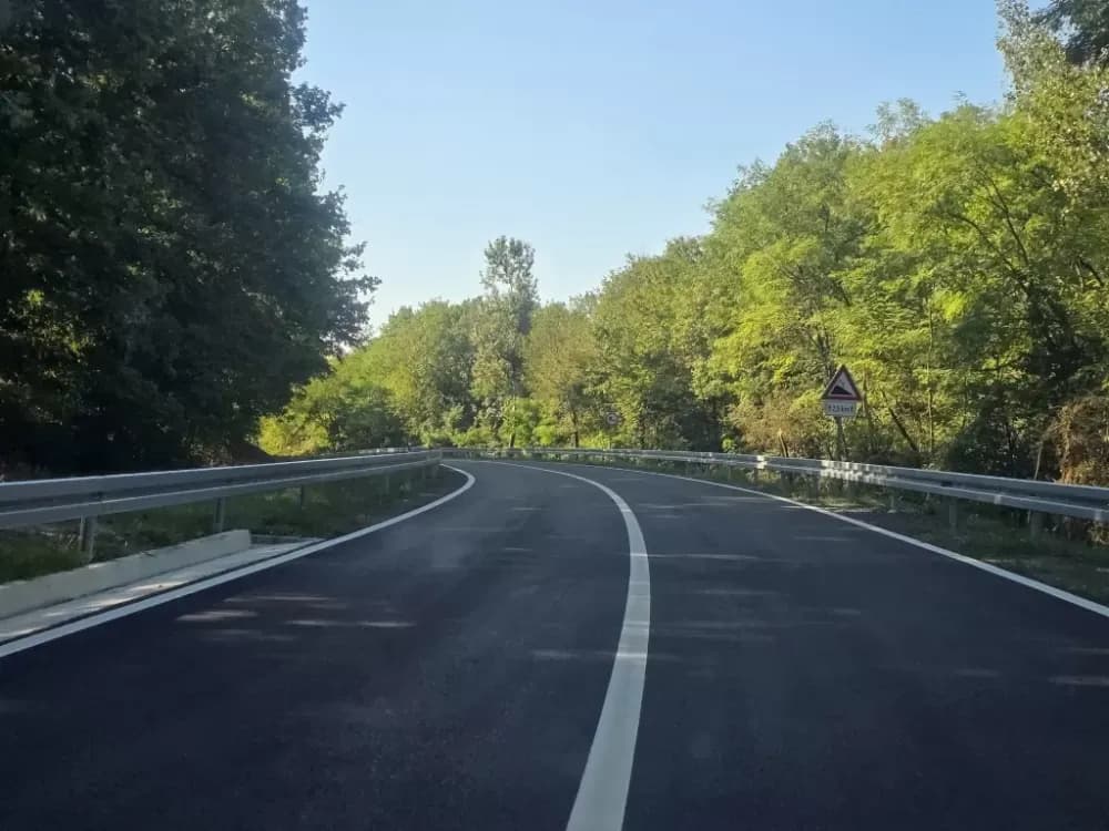/FOTOGALERIJA/ Nećete prepoznati prometnicu prema autoputu koja se uskoro otvara: Gotovi su radovi na rekonstrukciji ceste Baćindol - Rešetari!