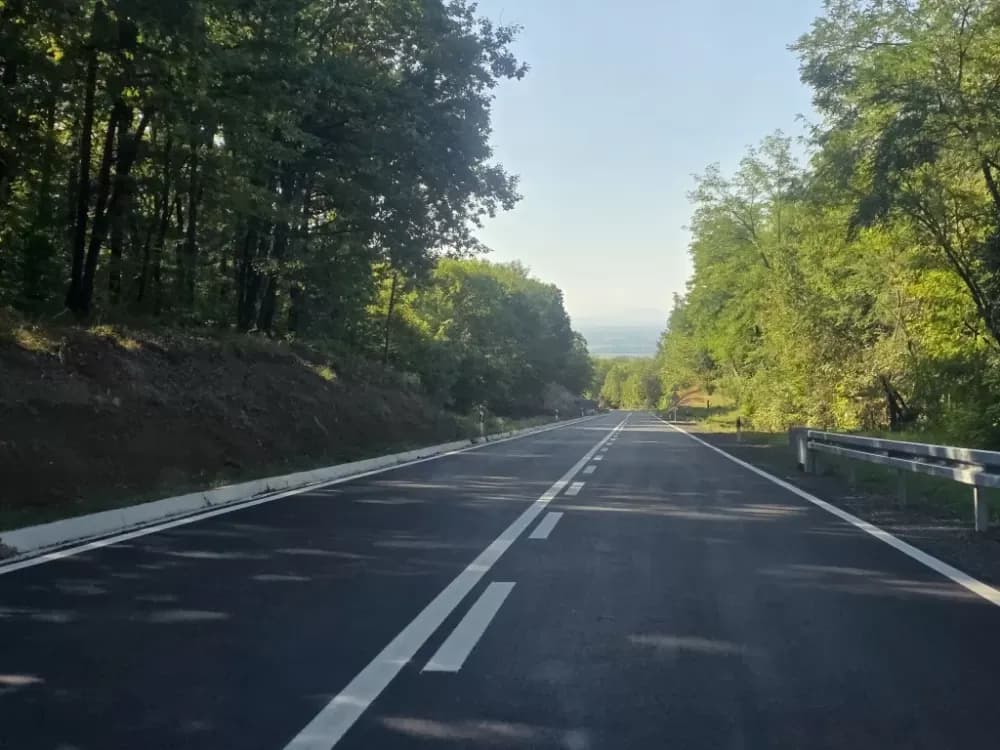 /FOTOGALERIJA/ Nećete prepoznati prometnicu prema autoputu koja se uskoro otvara: Gotovi su radovi na rekonstrukciji ceste Baćindol - Rešetari!
