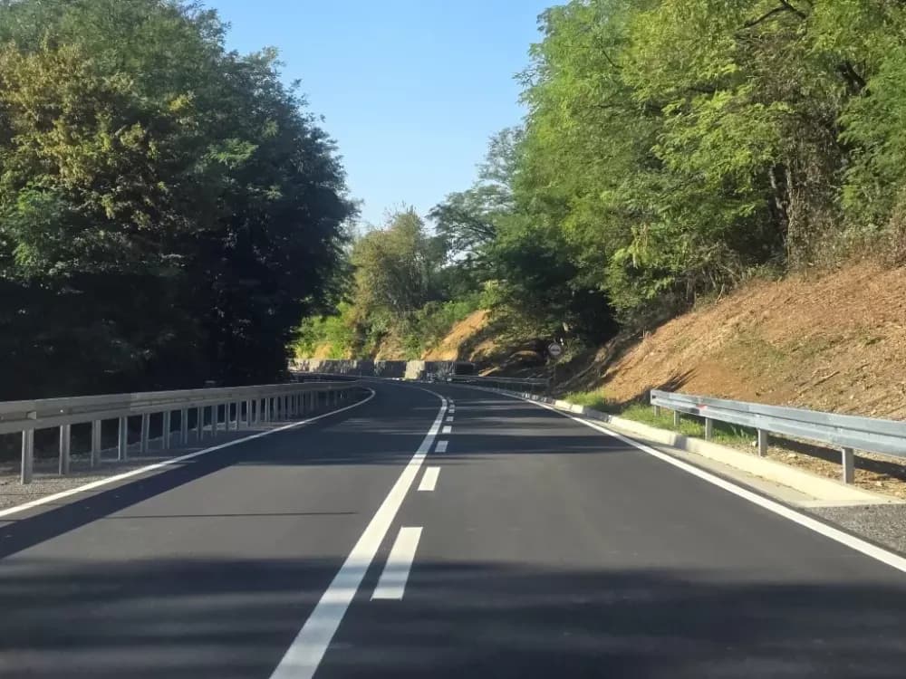 /FOTOGALERIJA/ Nećete prepoznati prometnicu prema autoputu koja se uskoro otvara: Gotovi su radovi na rekonstrukciji ceste Baćindol - Rešetari!