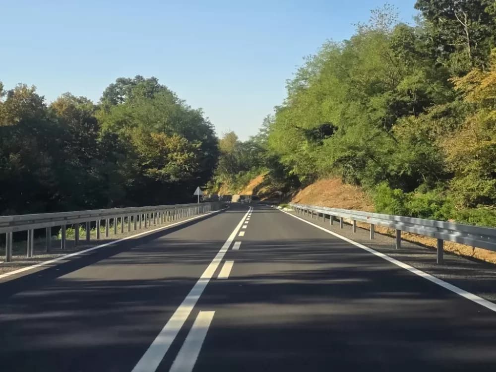 /FOTOGALERIJA/ Nećete prepoznati prometnicu prema autoputu koja se uskoro otvara: Gotovi su radovi na rekonstrukciji ceste Baćindol - Rešetari!