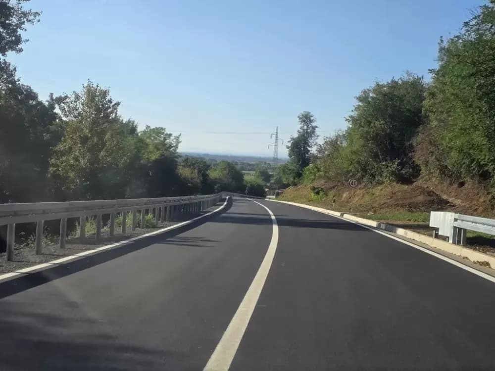 /FOTOGALERIJA/ Nećete prepoznati prometnicu prema autoputu koja se uskoro otvara: Gotovi su radovi na rekonstrukciji ceste Baćindol - Rešetari!