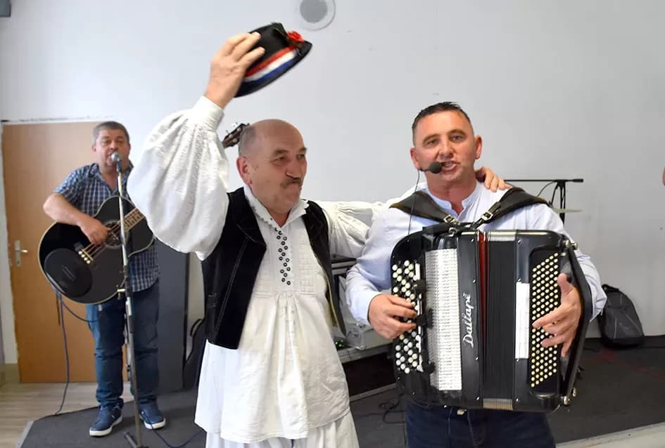 Biškupčan Branko Ivanešić nakon bolesti slavio život uz stotinu rođaka i prijatelja