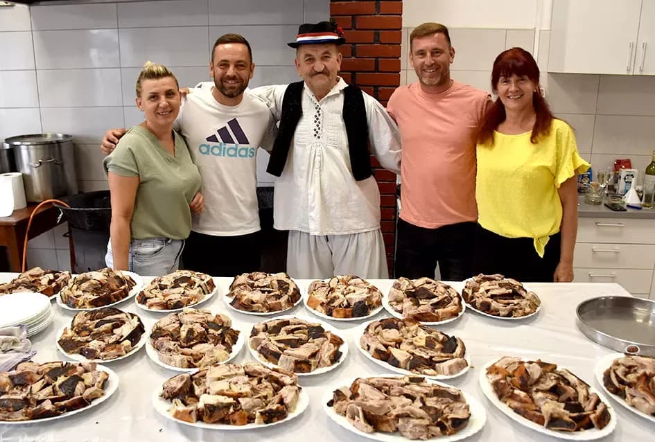 Biškupčan Branko Ivanešić nakon bolesti slavio život uz stotinu rođaka i prijatelja