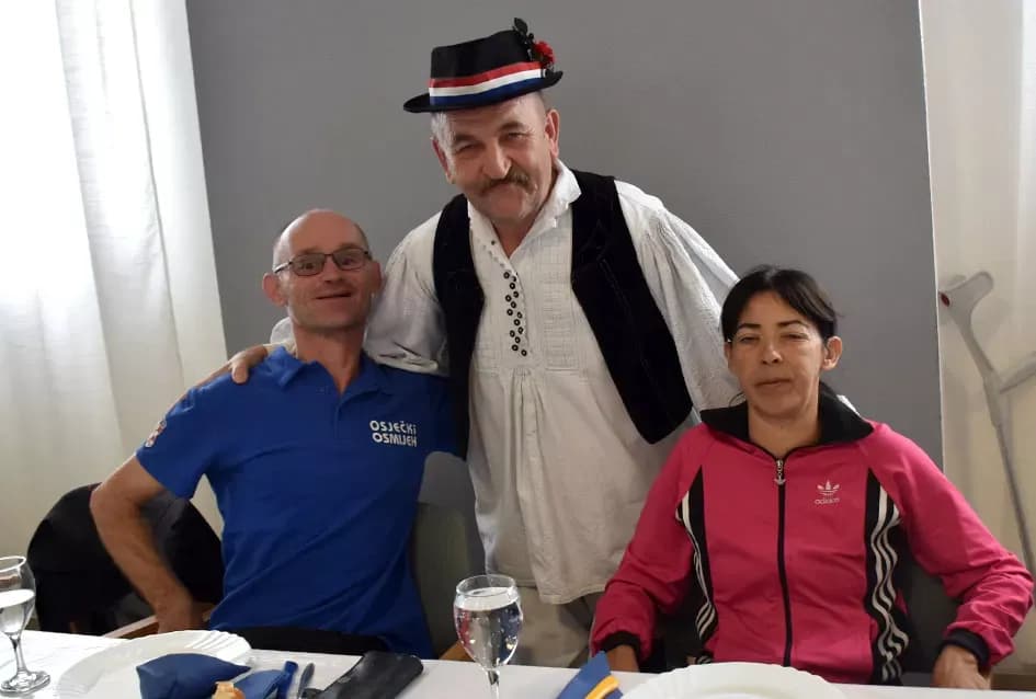 Biškupčan Branko Ivanešić nakon bolesti slavio život uz stotinu rođaka i prijatelja