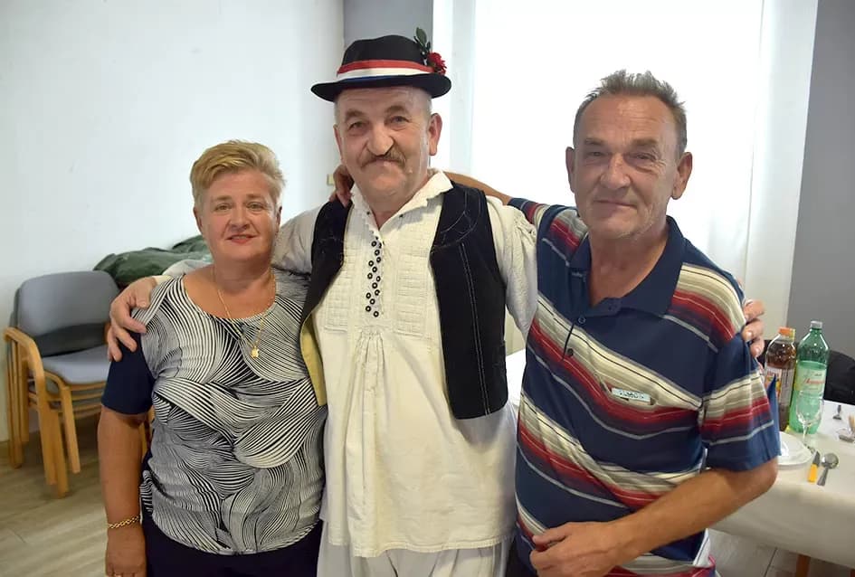 Biškupčan Branko Ivanešić nakon bolesti slavio život uz stotinu rođaka i prijatelja