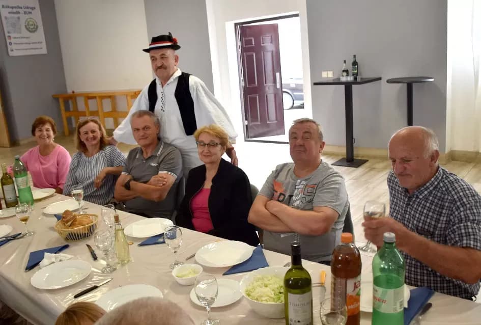 Biškupčan Branko Ivanešić nakon bolesti slavio život uz stotinu rođaka i prijatelja