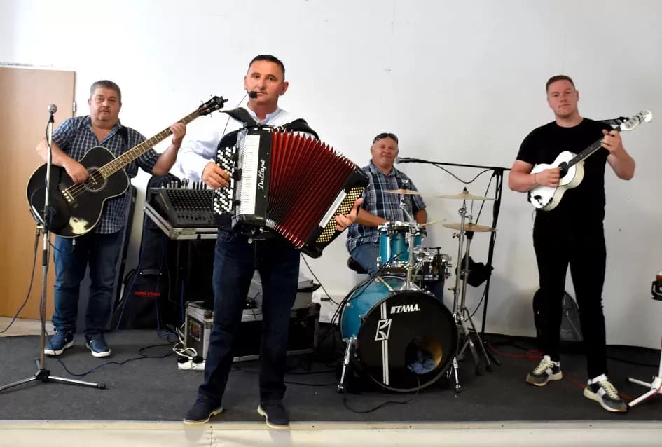 Biškupčan Branko Ivanešić nakon bolesti slavio život uz stotinu rođaka i prijatelja