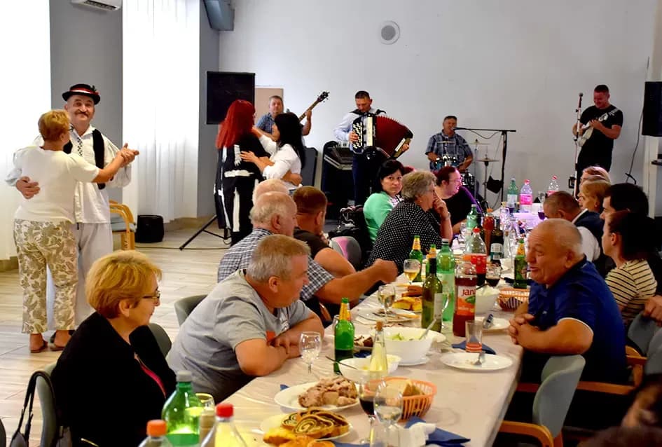 Biškupčan Branko Ivanešić nakon bolesti slavio život uz stotinu rođaka i prijatelja