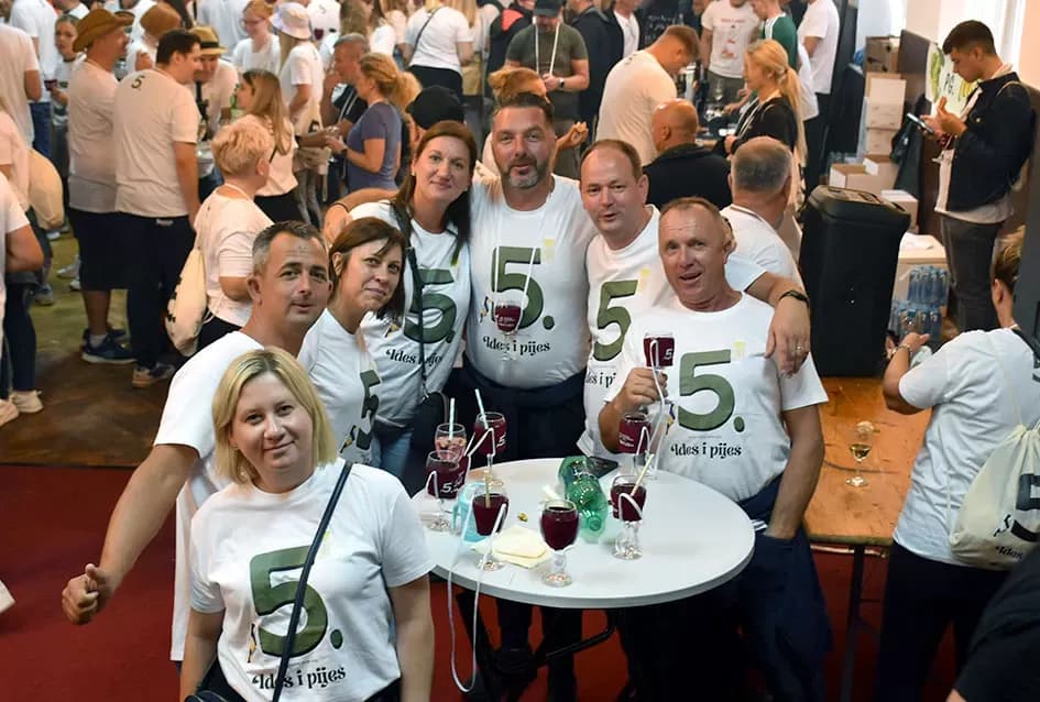 (FOTOGALERIJA) ”Ideš i piješ” umjesto u vinogorju održana u Vatrogasnom domu