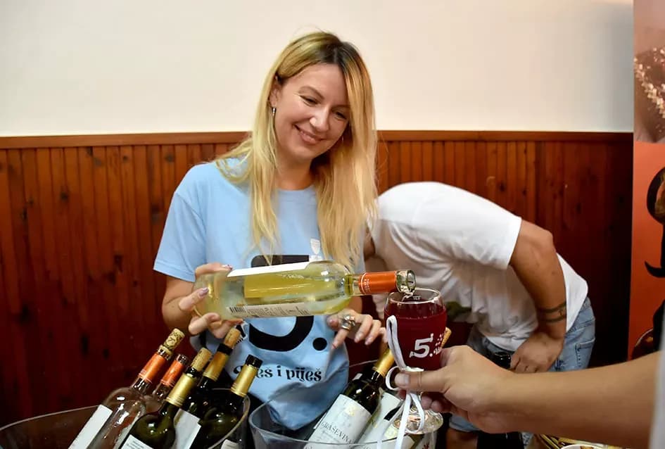 (FOTOGALERIJA) ”Ideš i piješ” umjesto u vinogorju održana u Vatrogasnom domu