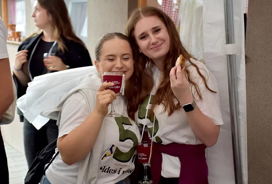 (FOTOGALERIJA) ”Ideš i piješ” umjesto u vinogorju održana u Vatrogasnom domu