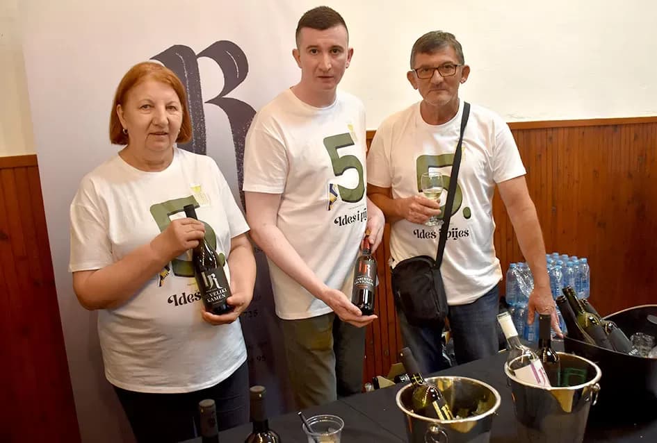 (FOTOGALERIJA) ”Ideš i piješ” umjesto u vinogorju održana u Vatrogasnom domu