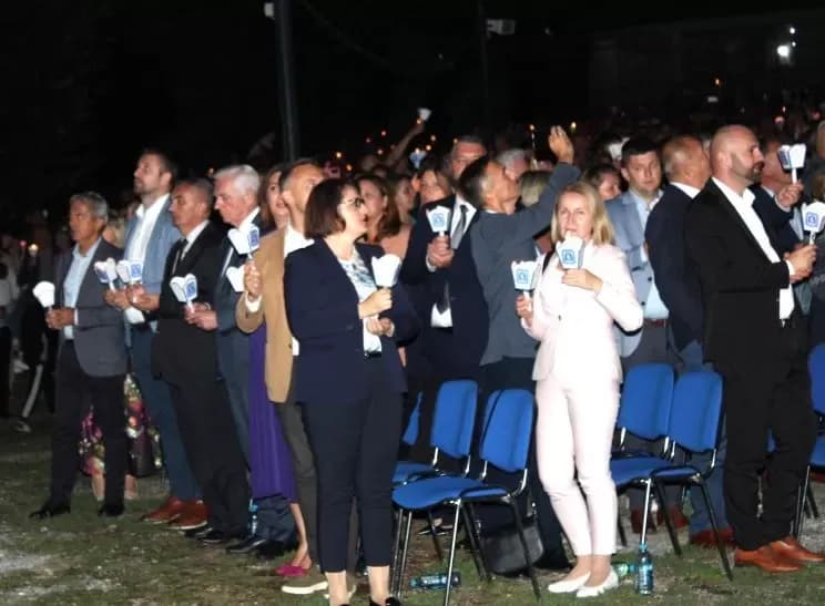 (FOTOGALERIJA) Središnjim euharistijskim slavljem i zavjetnom procesijom završena jubilejska Devetnica Gospi od Suza