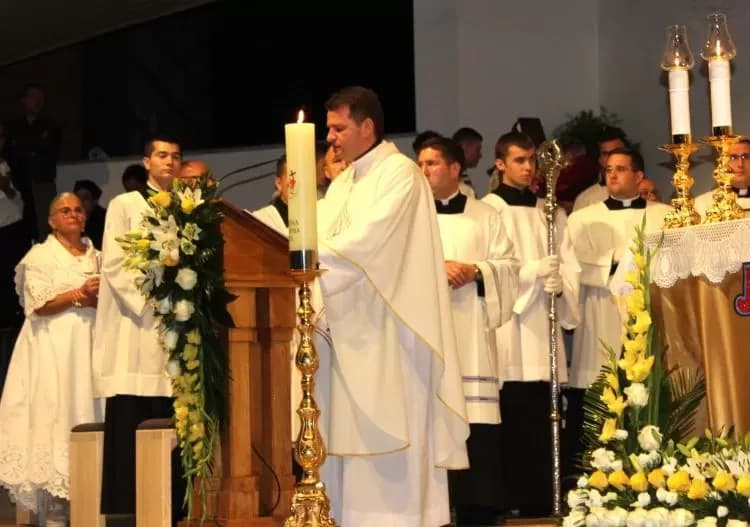 (FOTOGALERIJA) Središnjim euharistijskim slavljem i zavjetnom procesijom završena jubilejska Devetnica Gospi od Suza