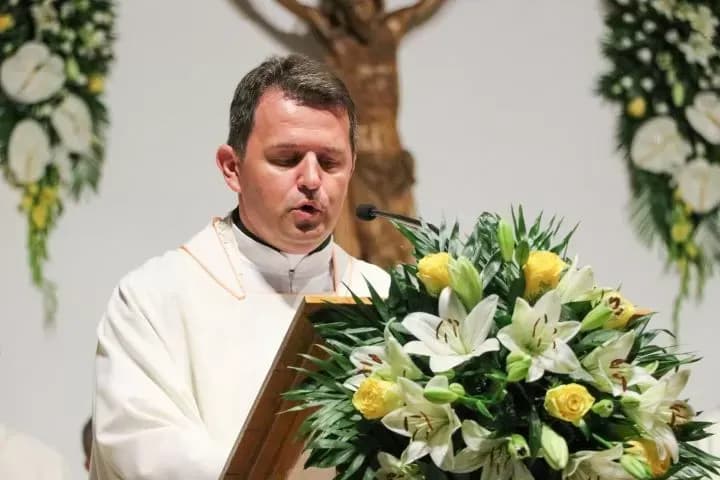 (FOTOGALERIJA) Središnjim euharistijskim slavljem i zavjetnom procesijom završena jubilejska Devetnica Gospi od Suza