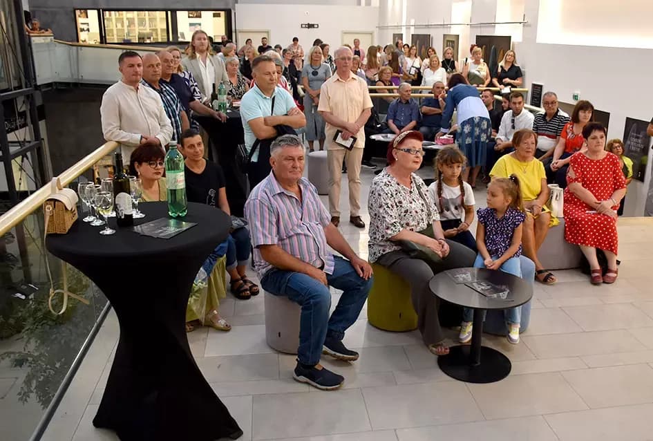 Akademska slikarica, Monika Taborski, Požežanka sa zagrebačkom adresom izlaže u Požegi
