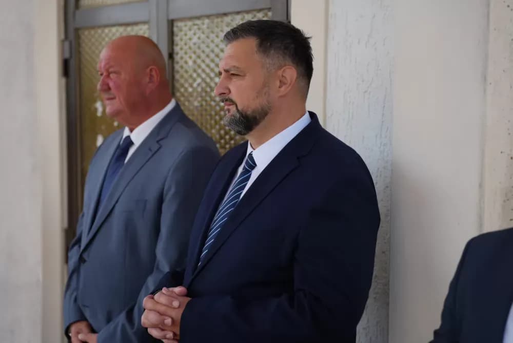 Uz pripadnike Počasno zaštitne bojne u Kutjevu visoki dužnosnici položili vijence i zapalili svijeće na Groblju sv. Marka