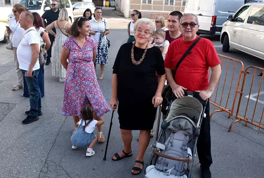 (FOTOGALERIJA) SVEČANA FESTIVALSKA POVORKA ULICAMA GRADA: Pokazana ljepta baštine koja krasi Požešku kotlinu