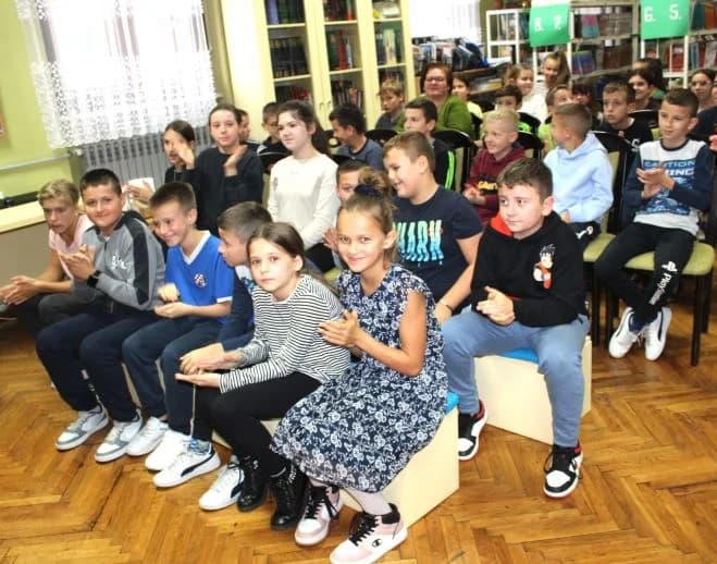 Zavičajni književnik Ivan Abibović učenicima požeške Osnovne škole Antuna Kanižlića predstavio svoje stvaralaštvo